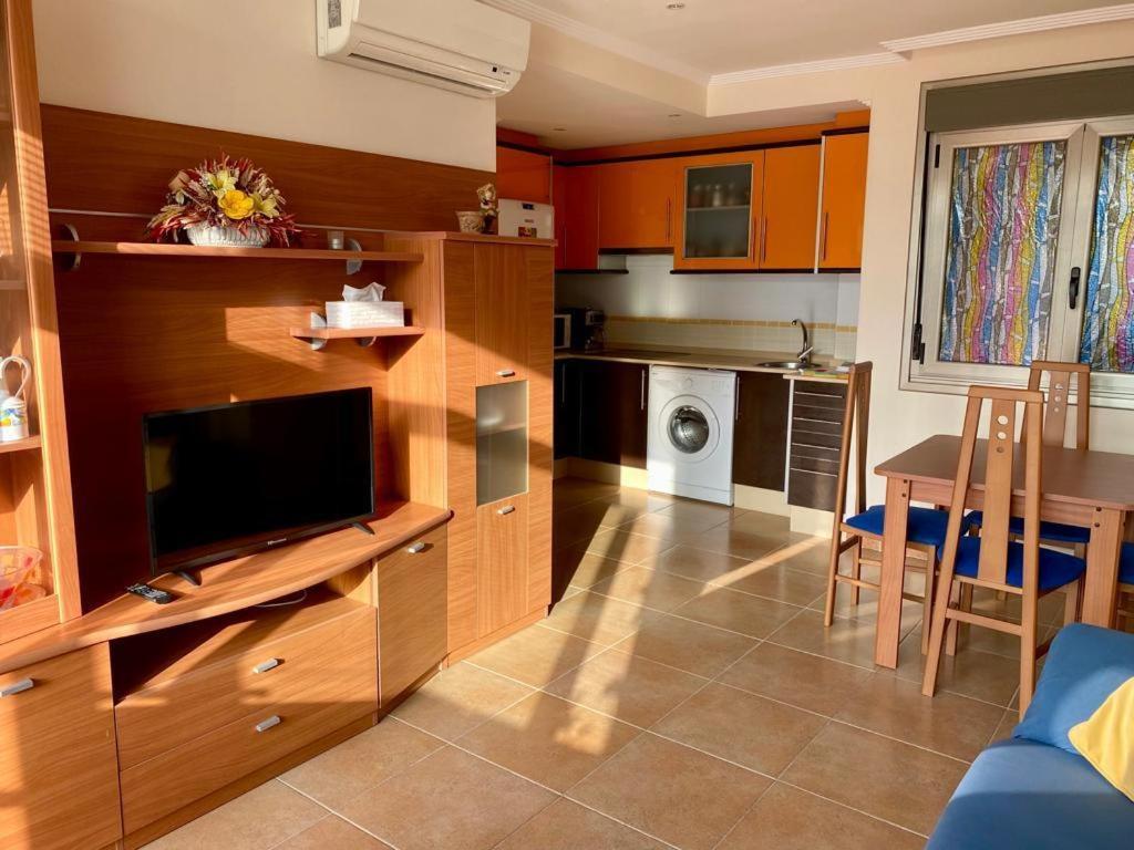 Ferienwohnung Enfoz Con Parking Y A La Orilla Del Mar Exterior foto