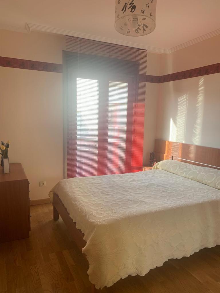 Ferienwohnung Enfoz Con Parking Y A La Orilla Del Mar Exterior foto