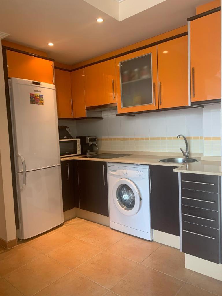 Ferienwohnung Enfoz Con Parking Y A La Orilla Del Mar Exterior foto