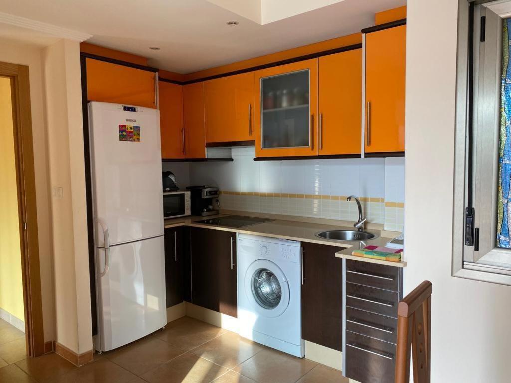Ferienwohnung Enfoz Con Parking Y A La Orilla Del Mar Exterior foto