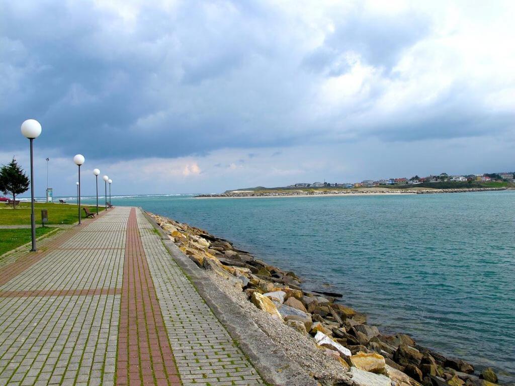 Ferienwohnung Enfoz Con Parking Y A La Orilla Del Mar Exterior foto